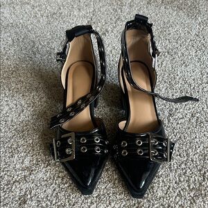 Elegant Black Heels with Buckle Detail